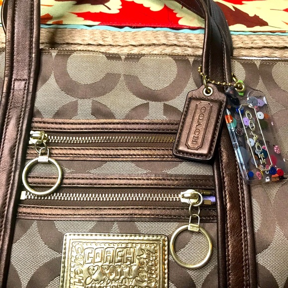 Breathtaking Coach Poppy Signature Bag, EUC! Exterior is spotless! - Picture 7 of 16